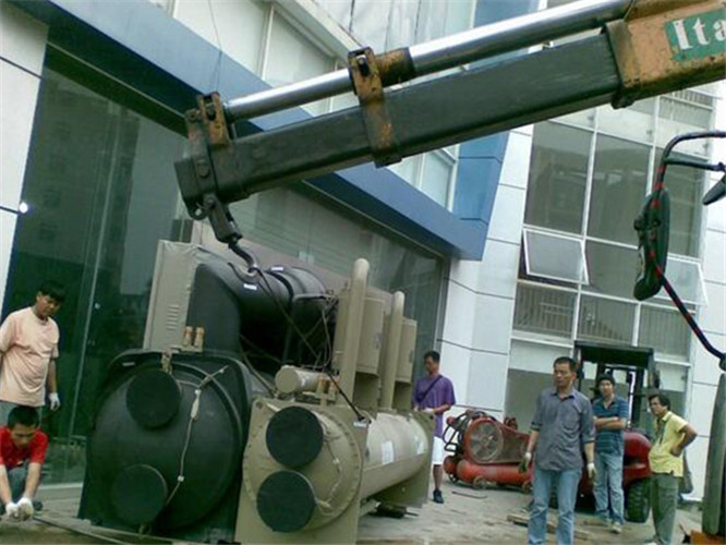 同德县随车吊和汽车吊的核心区别是什么？哪种更省钱？