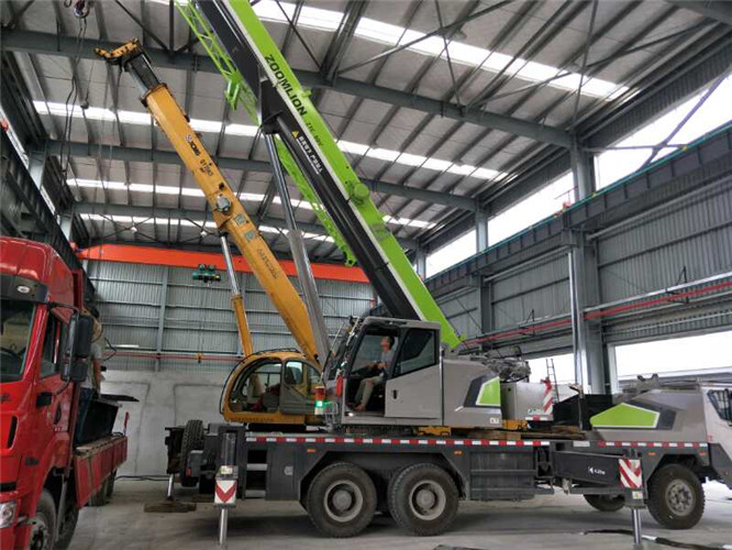 同德县高空车出租需要注意哪些安全事项？