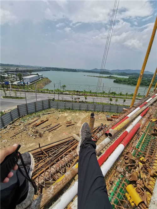 同德县作业中发生设备损坏或人员意外，责任怎么划分？